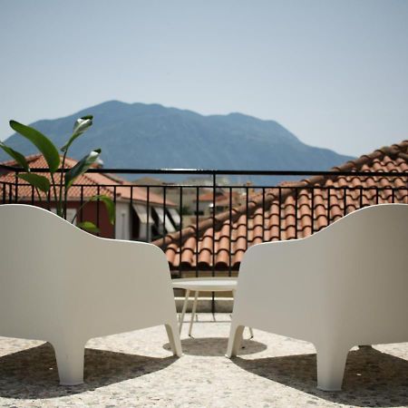 Onos - 2 Bedroom 2 Bathroom Penthouse With Terrace In Old Town Calamata Exterior foto