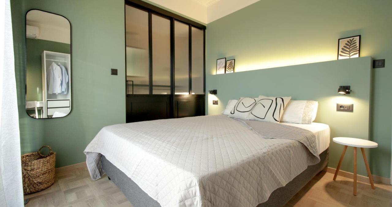 Onos - 2 Bedroom 2 Bathroom Penthouse With Terrace In Old Town Calamata Exterior foto