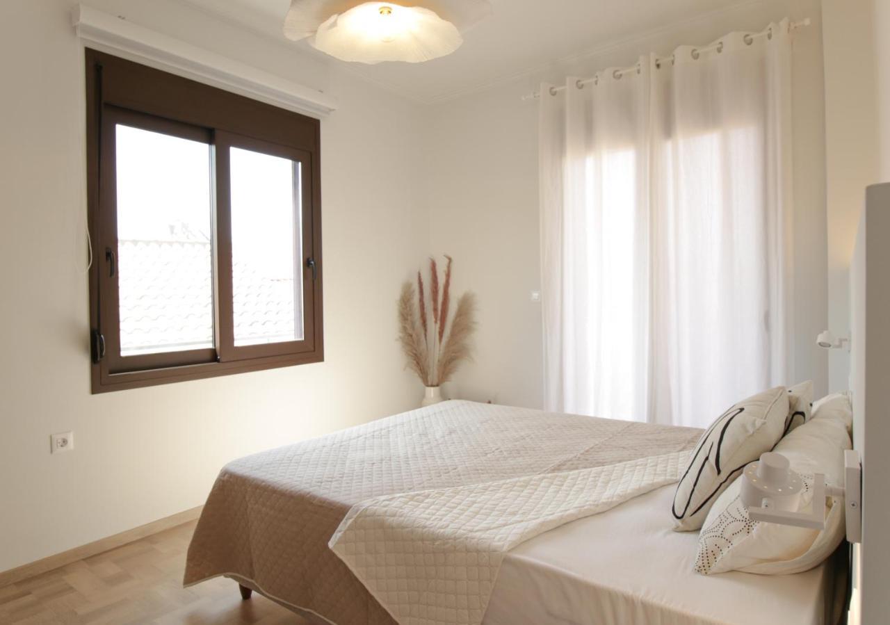 Onos - 2 Bedroom 2 Bathroom Penthouse With Terrace In Old Town Calamata Exterior foto