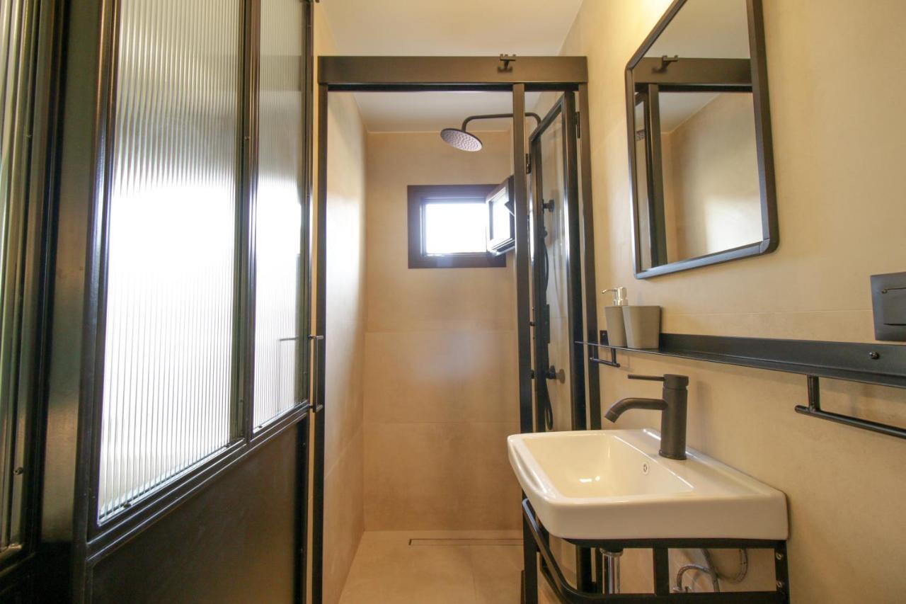 Onos - 2 Bedroom 2 Bathroom Penthouse With Terrace In Old Town Calamata Exterior foto