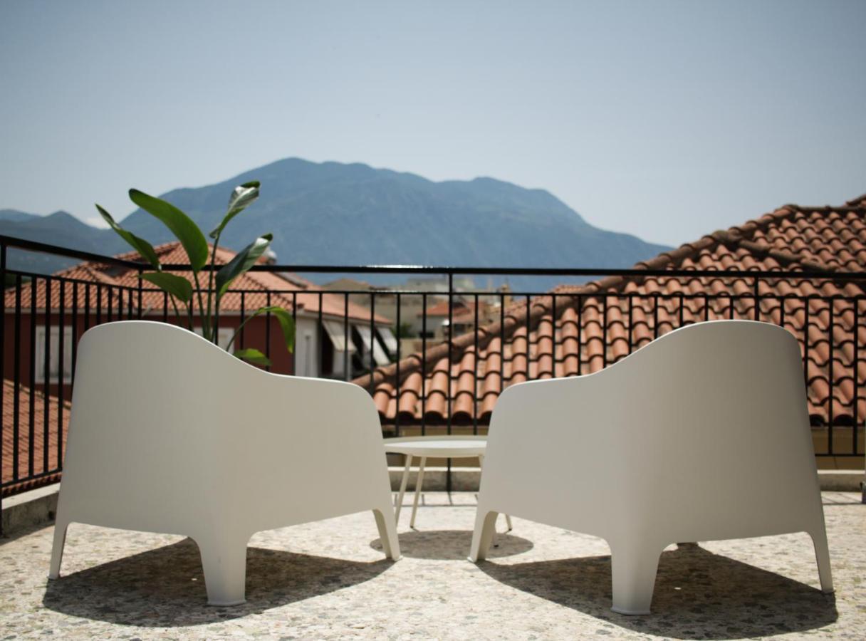 Onos - 2 Bedroom 2 Bathroom Penthouse With Terrace In Old Town Calamata Exterior foto