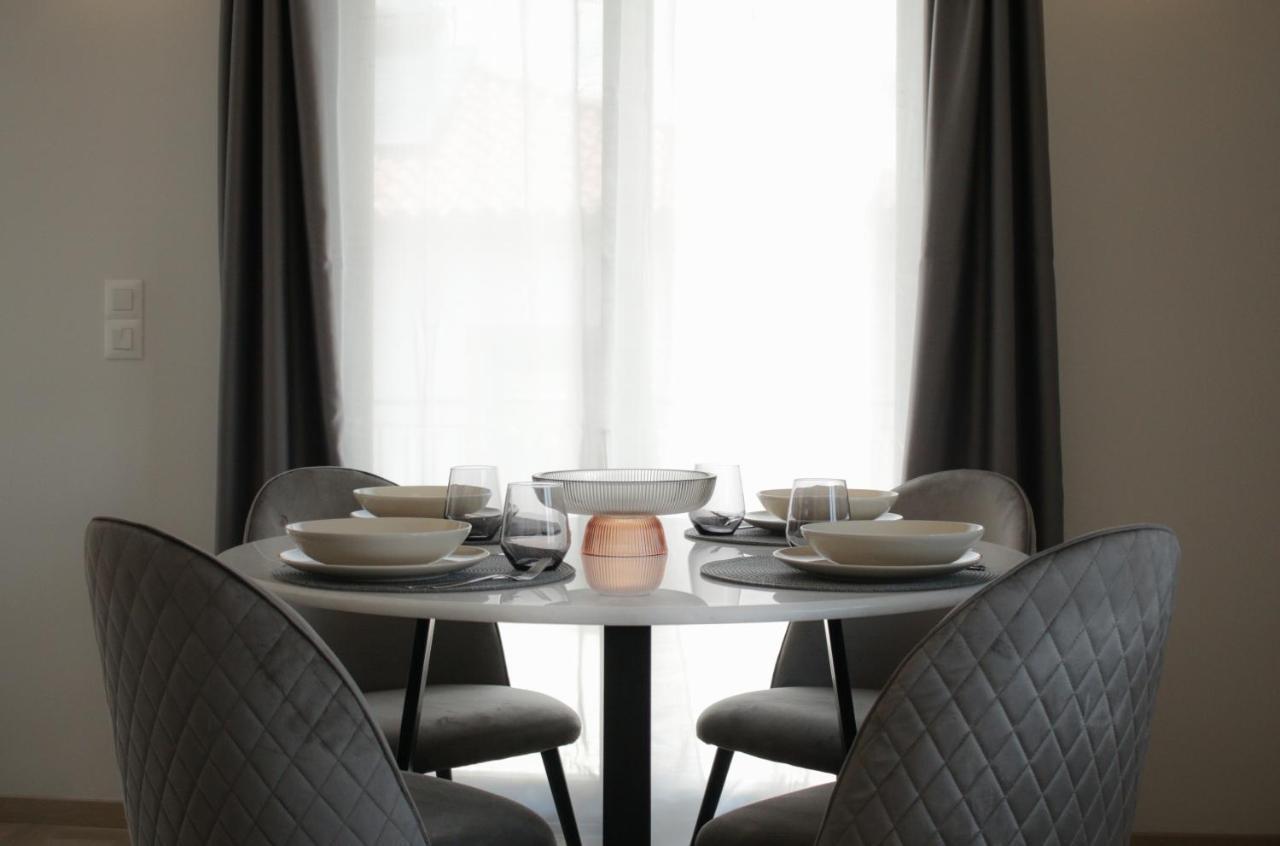 Onos - 2 Bedroom 2 Bathroom Penthouse With Terrace In Old Town Calamata Exterior foto