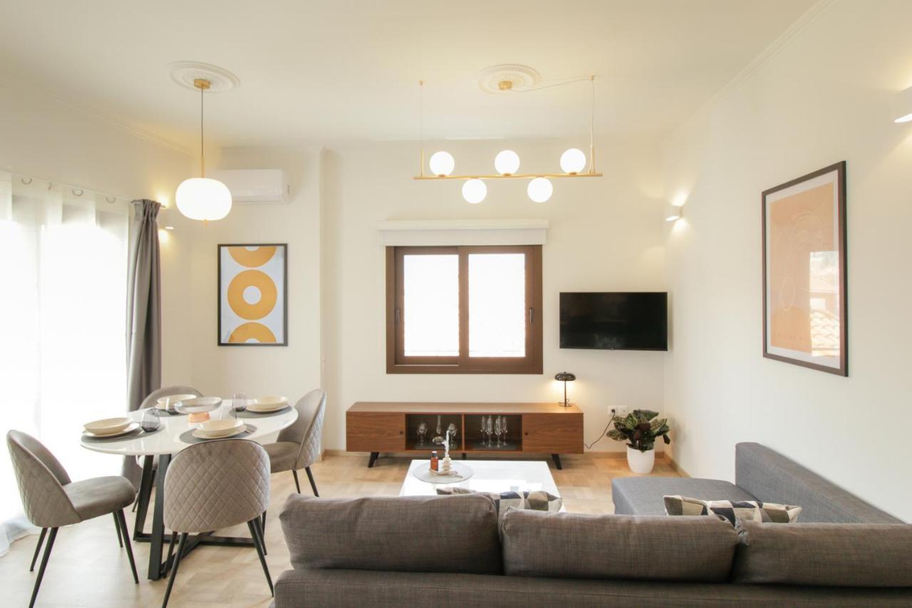 Onos - 2 Bedroom 2 Bathroom Penthouse With Terrace In Old Town Calamata Exterior foto