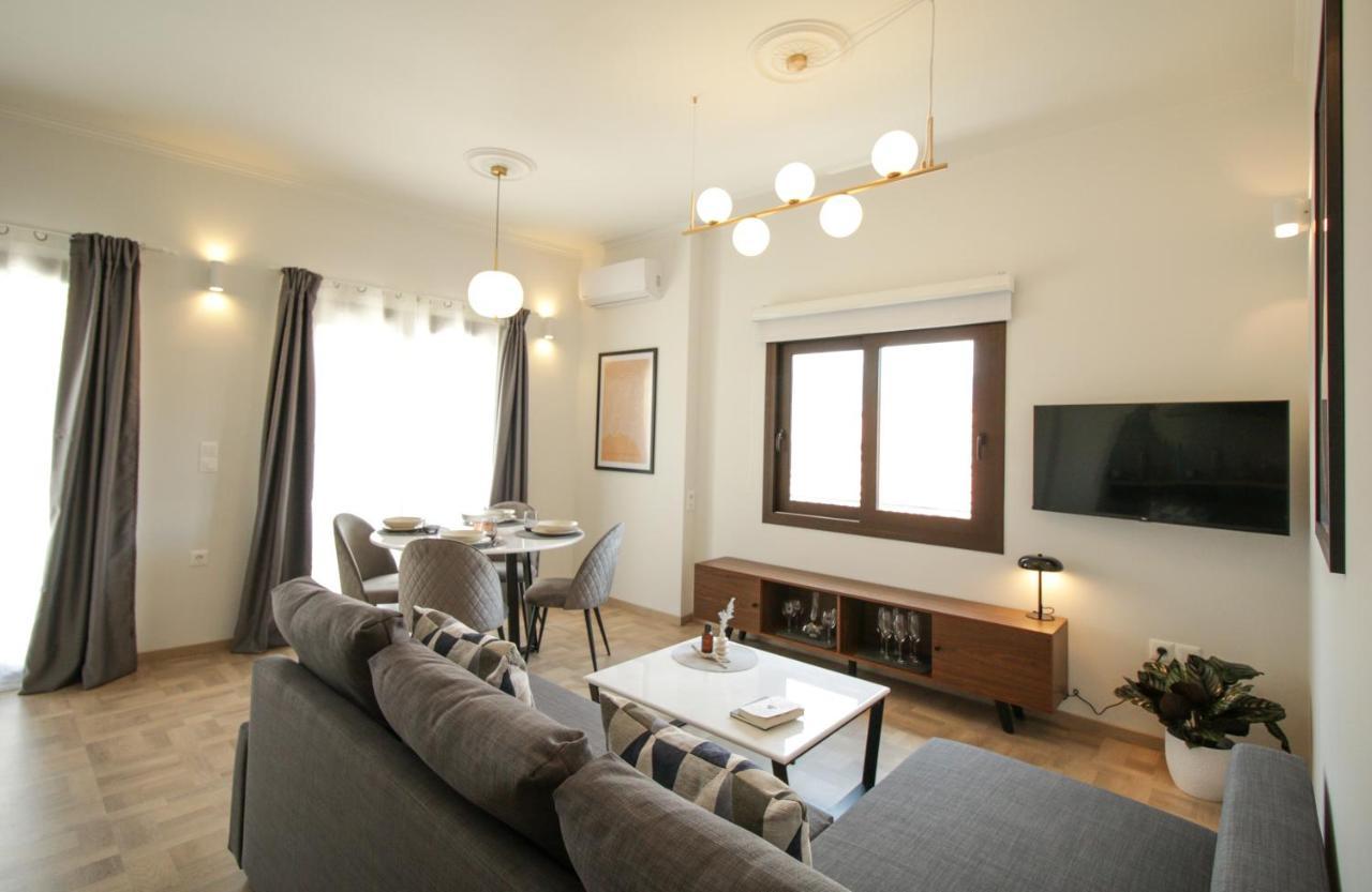Onos - 2 Bedroom 2 Bathroom Penthouse With Terrace In Old Town Calamata Exterior foto
