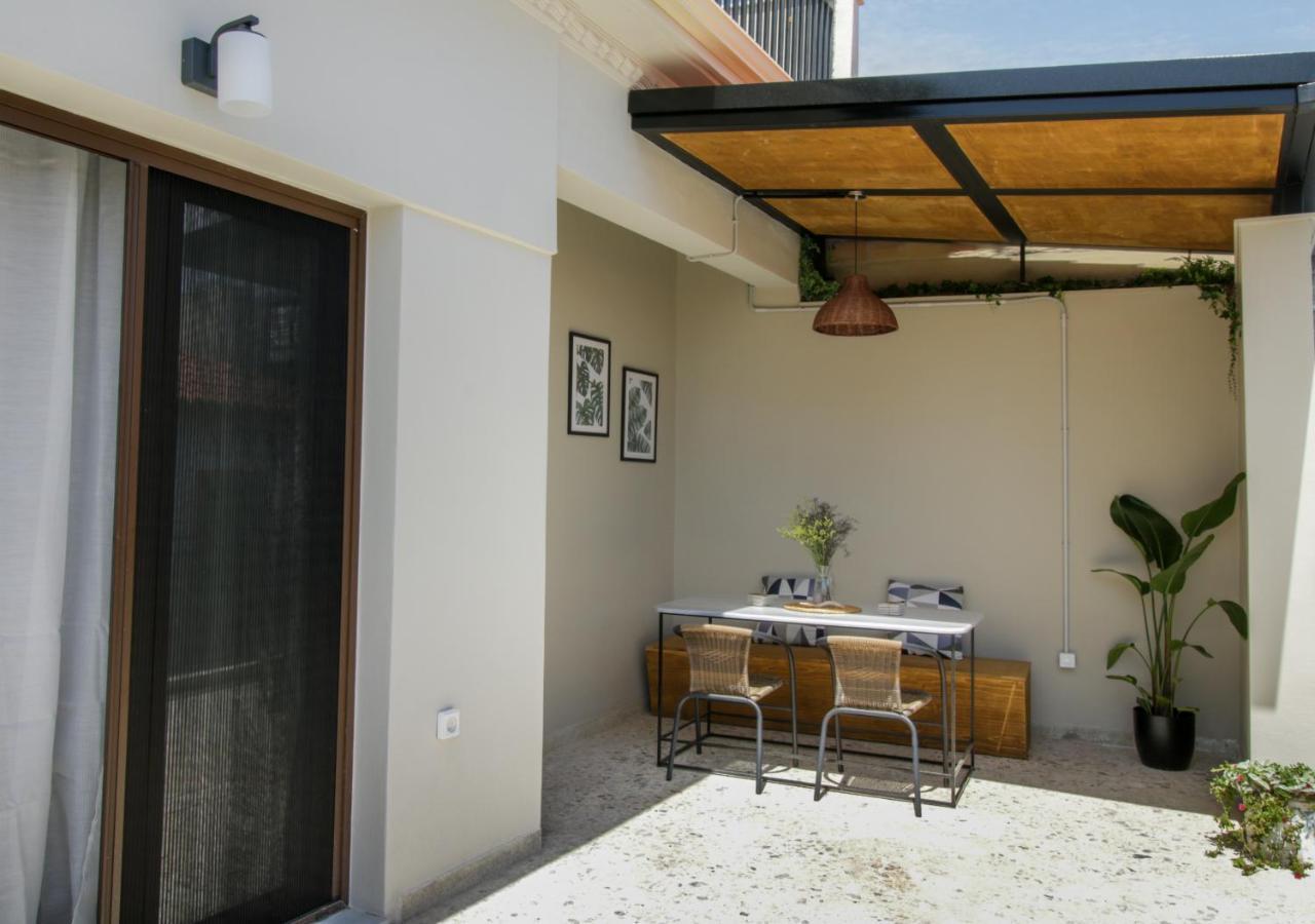 Onos - 2 Bedroom 2 Bathroom Penthouse With Terrace In Old Town Calamata Exterior foto